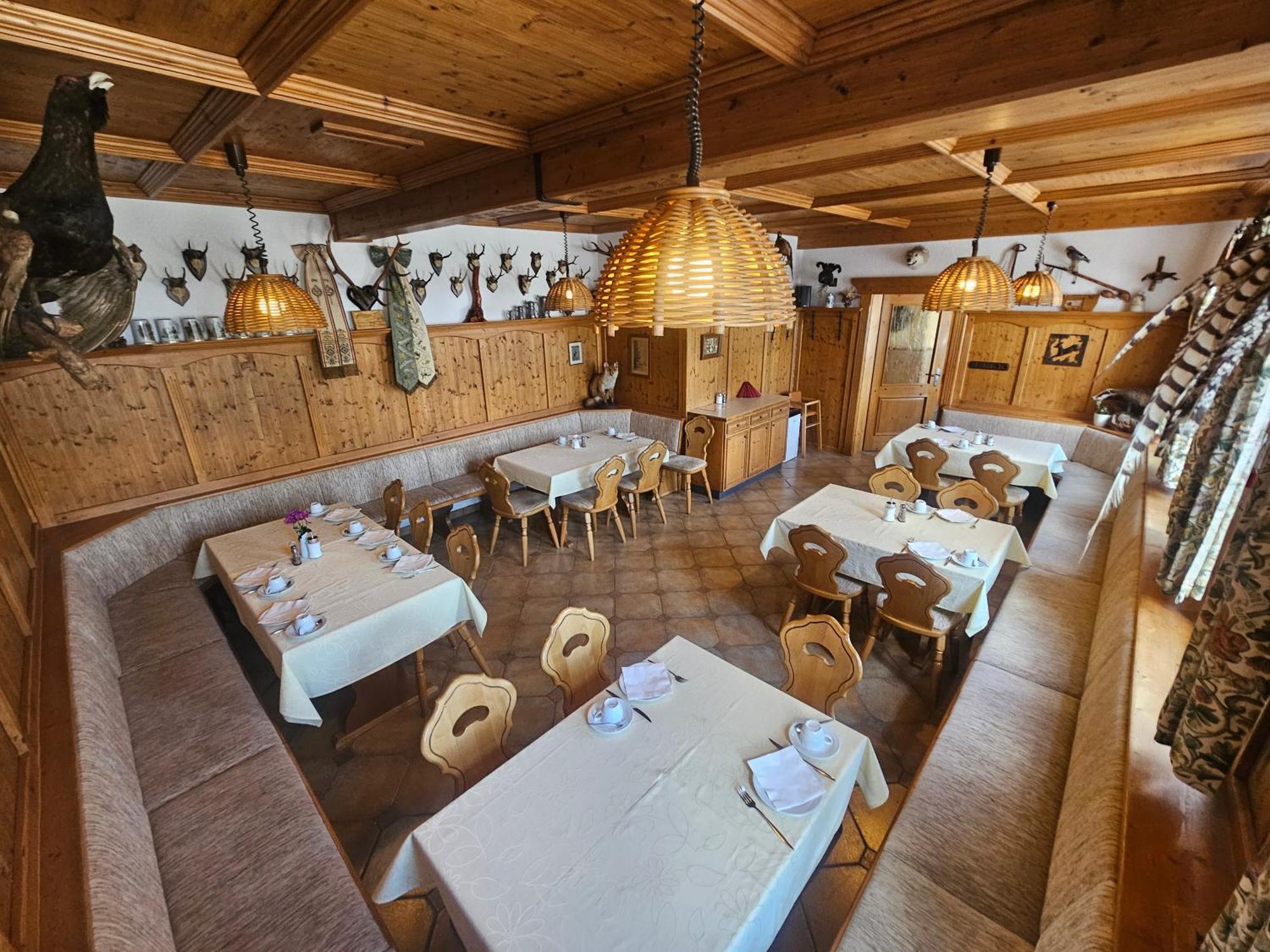 Zum Roten Hirsch Im Grünen Wald Hotel